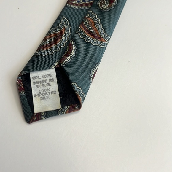 Henry Alan Green Paisley 100% Imported Silk Tie - Picture 6 of 6